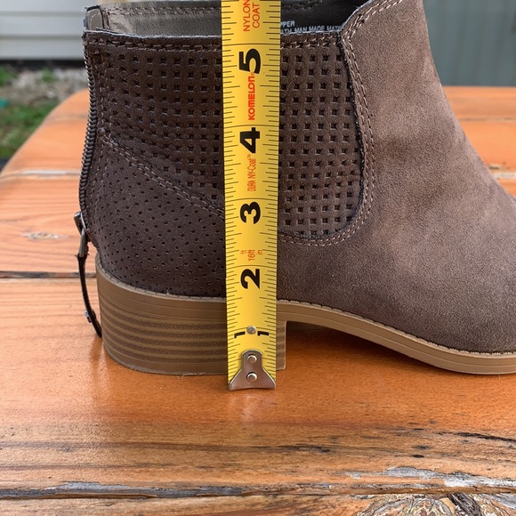 Women’s Brown dv (Target) Ankle booties size 7.5 - Picture 11 of 11